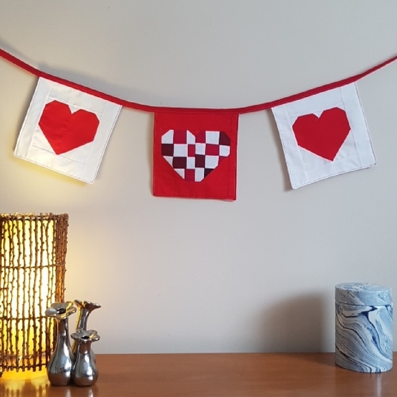 Queen Of Hearts Home Decor Banner 3 Heart Decorative Quilted Patchwork Handmade - Picture 1 of 5